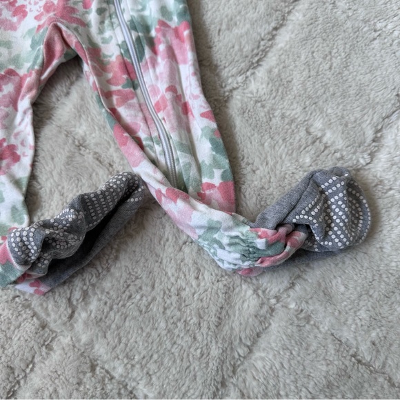 Burts Bees Baby | Long-Sleeve Tossed Succulent Footie Coverall | Size 12 Months - Picture 3 of 6